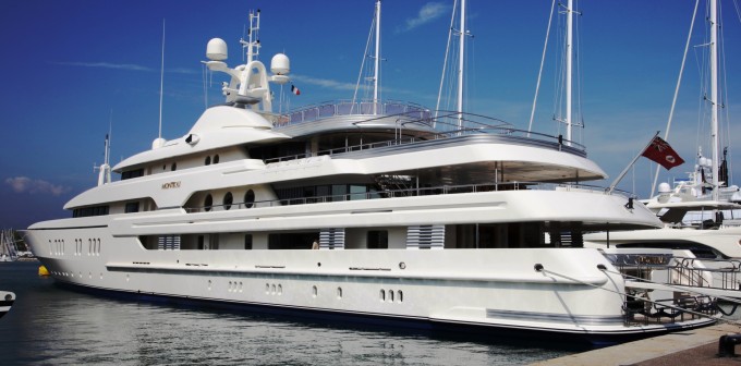 Yacht MONTKAJ Stern - Image by LiveYachting